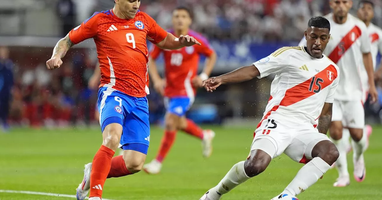 Perú y Chile se estrenaron en la Copa América con un enredado empate sin goles