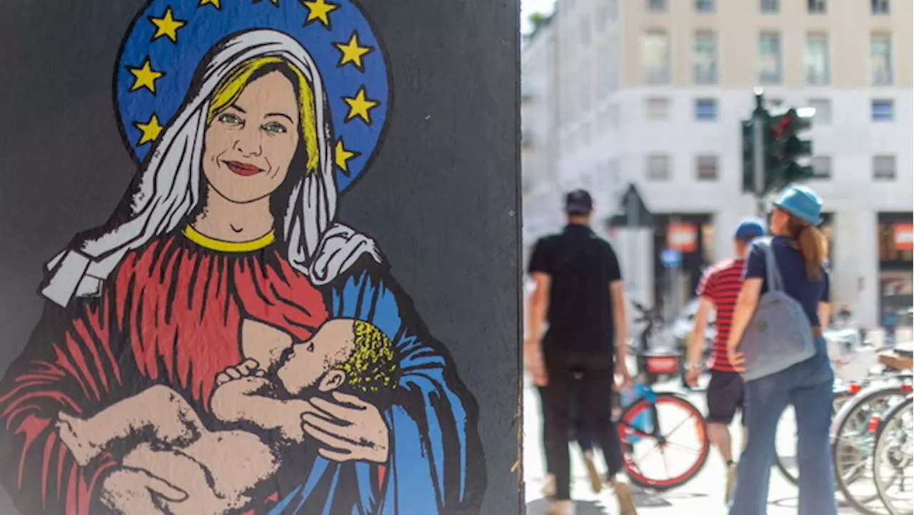 Meloni, Madonna che allatta? "Viso cancellato", come hanno sfregiato il murale