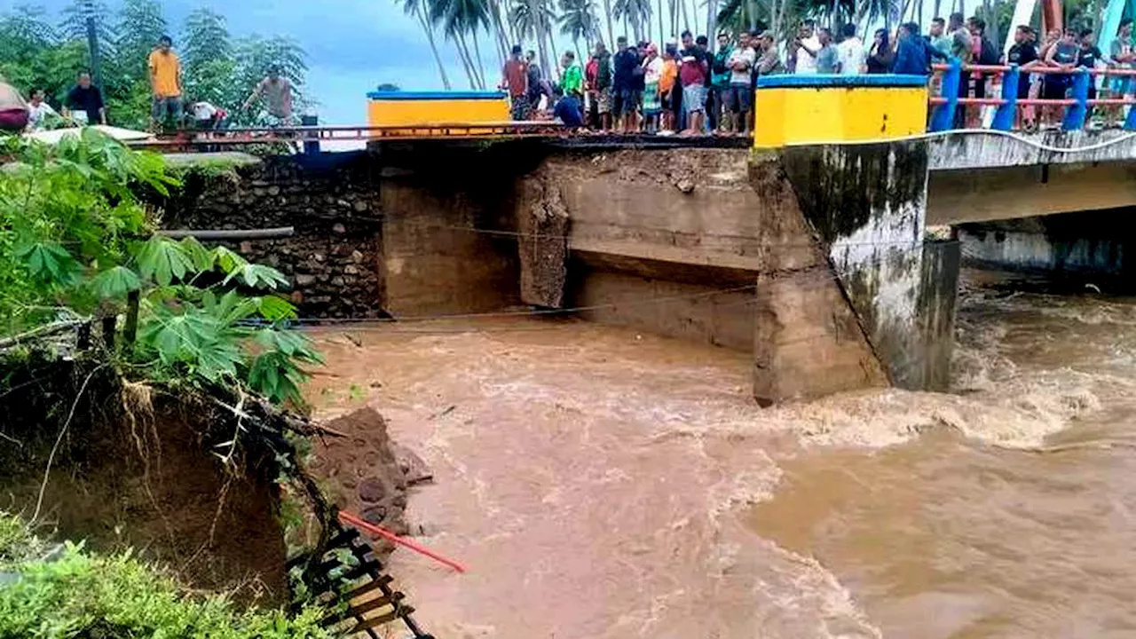 Luapan Air Sungai, Jalan Penghubung Gorontalo-Sulut Amblas