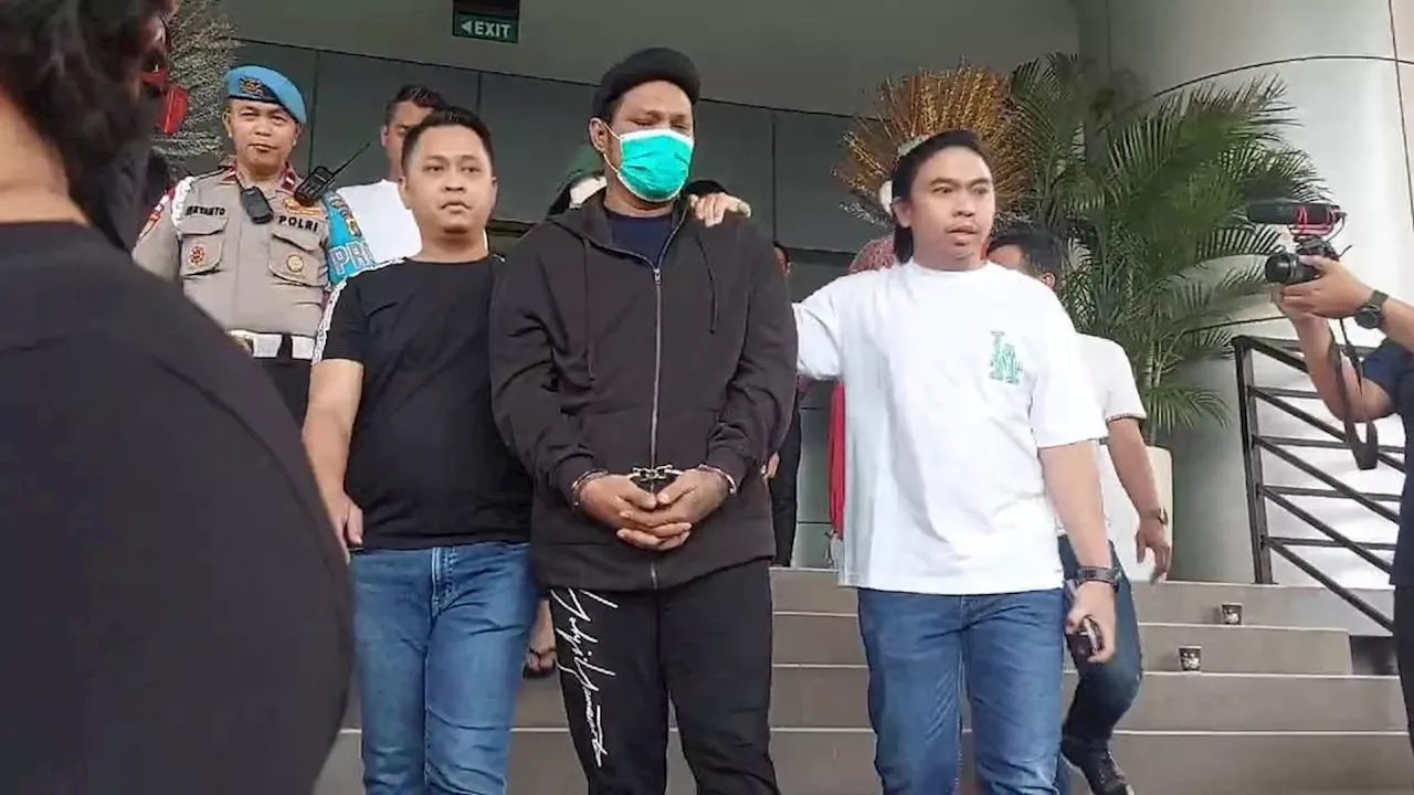 Potret Virgoun Jalani Pemeriksaan Kesehatan Usai Ditangkap karena Narkoba