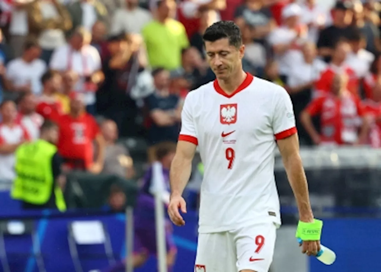 Poland missed moment with late Lewandowski introduction, says coach