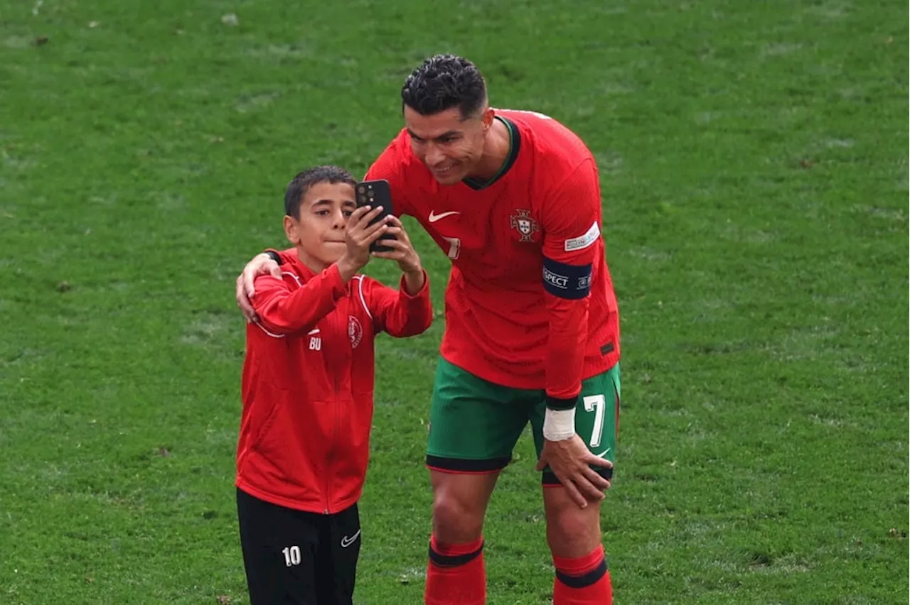  Young fan invades pitch, gets selfie with Ronaldo at Portugal Euro 2024 game