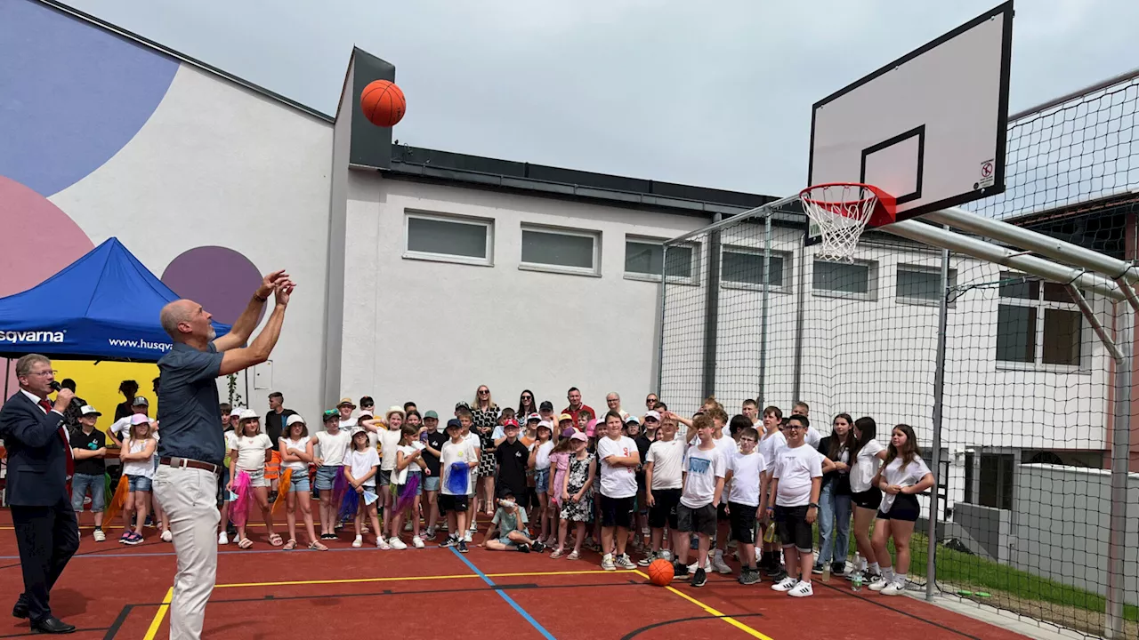 Feierliche Eröffnung des Maria Winkelbauer Sportplatzes