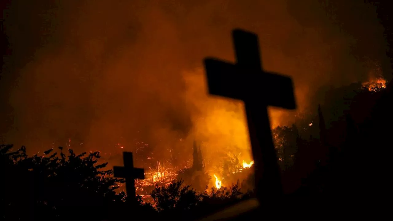 Dertien aanhoudingen in Griekenland voor veroorzaken bosbrand door vuurwerk