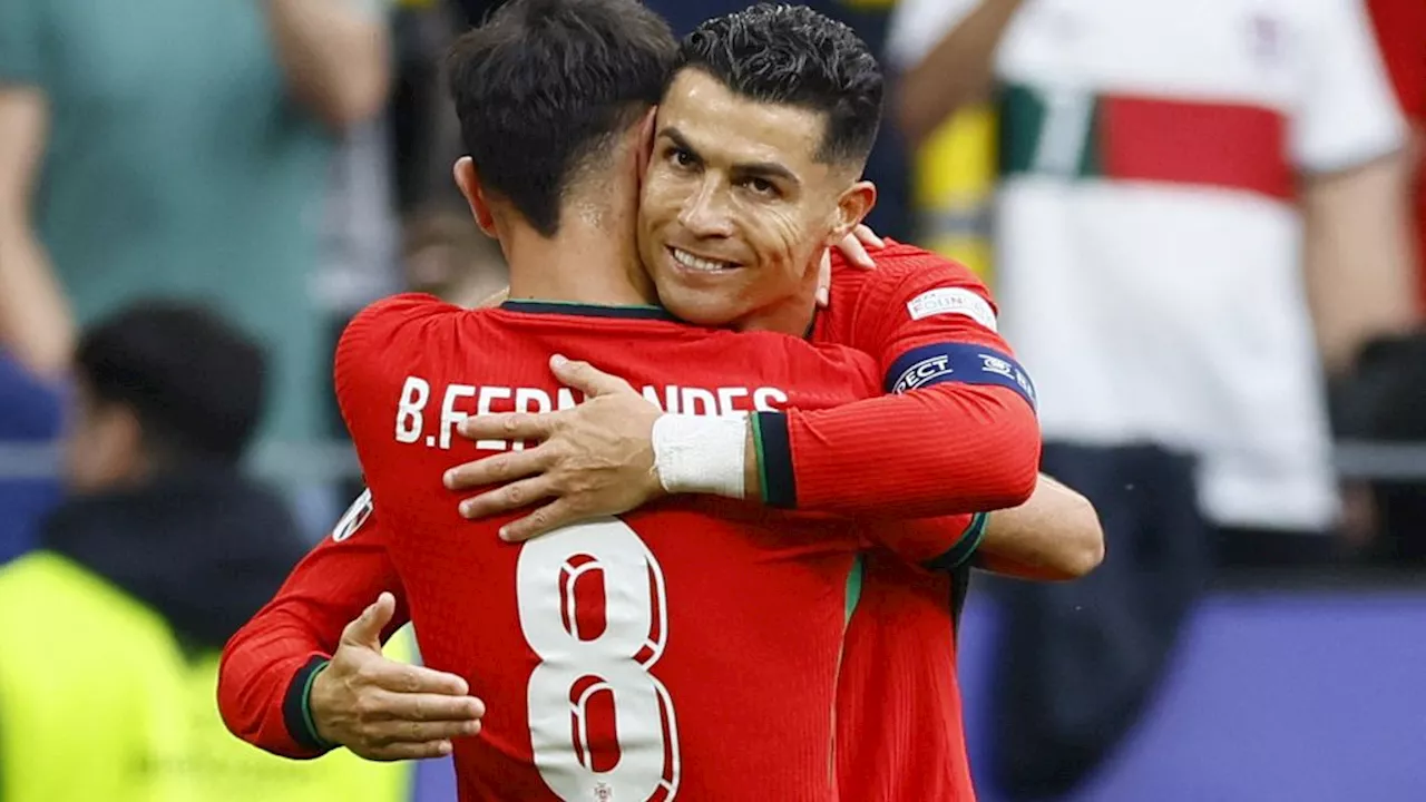 Onzelfzuchtige Ronaldo met Portugal naar achtste finales EK, zege op Turkije