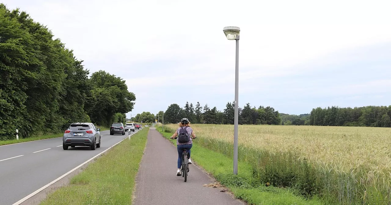 Für mehr Verkehrssicherheit: Radweg in Enger bekommt neue Beleuchtung