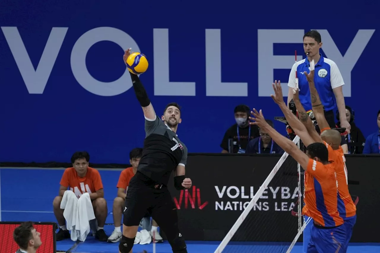 Canada's men's volleyball team tops the Netherlands 3-2 to close out VNL prelims