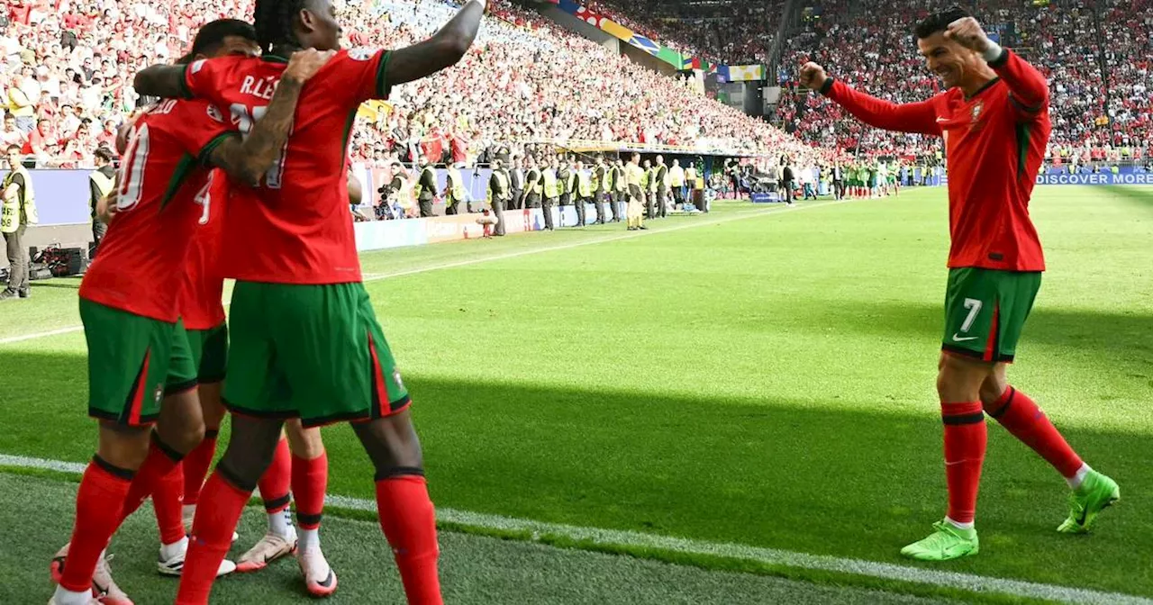 Mit Slapstick-Eigentor: Ronaldo und Portugal im Achtelfinale