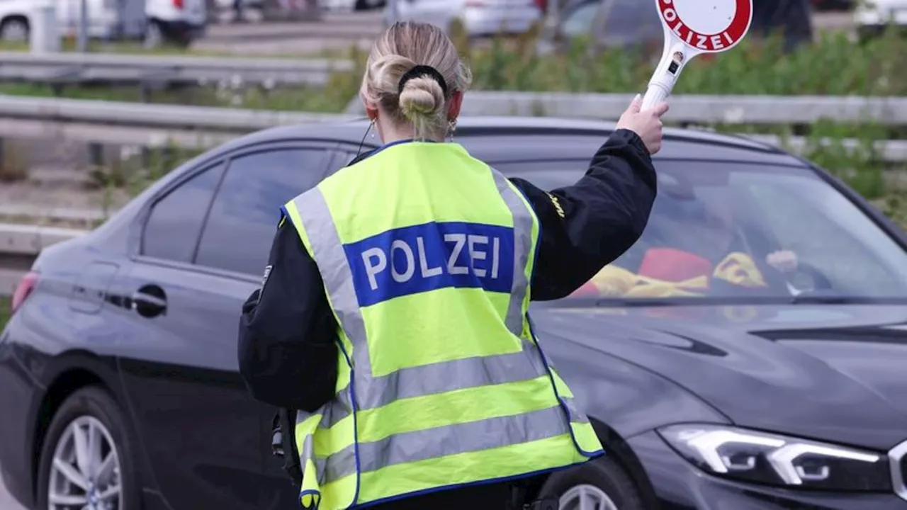 Messer und Pyrotechnik: Polizei kontrolliert Fans an Belgien-Grenze