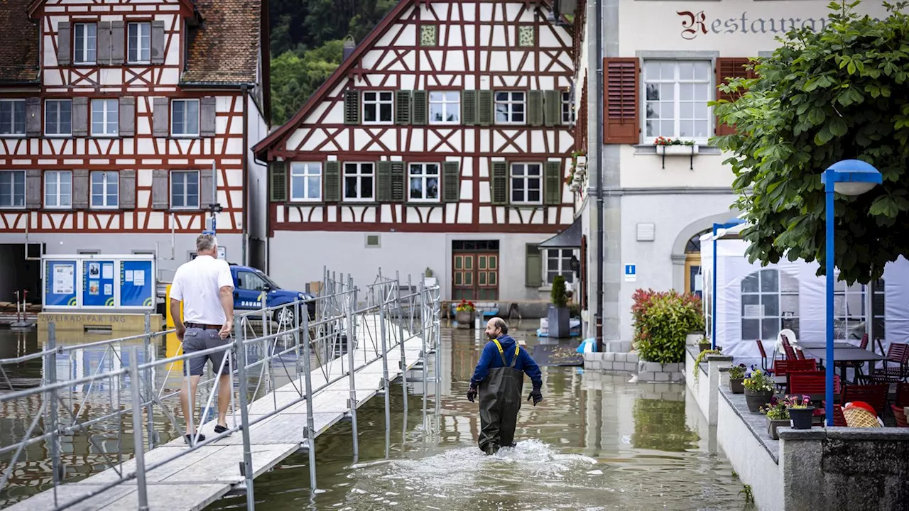 Schweiz: Evakuierungen und Vermisste wegen Hochwasser