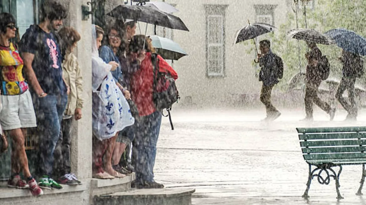 Karnataka Weather: ಕರ್ನಾಟಕದ ಈ ಭಾಗಗಳಿಗೆ ರೆಡ್ ಅಲರ್ಟ್... ಗುಡುಗು ಸಿಡಿಲು, ಬಿರುಗಾಳಿ ಸಹಿತ ಭಾರೀ ಮಳೆಯಾಗುವ ಸಾಧ್ಯತೆ