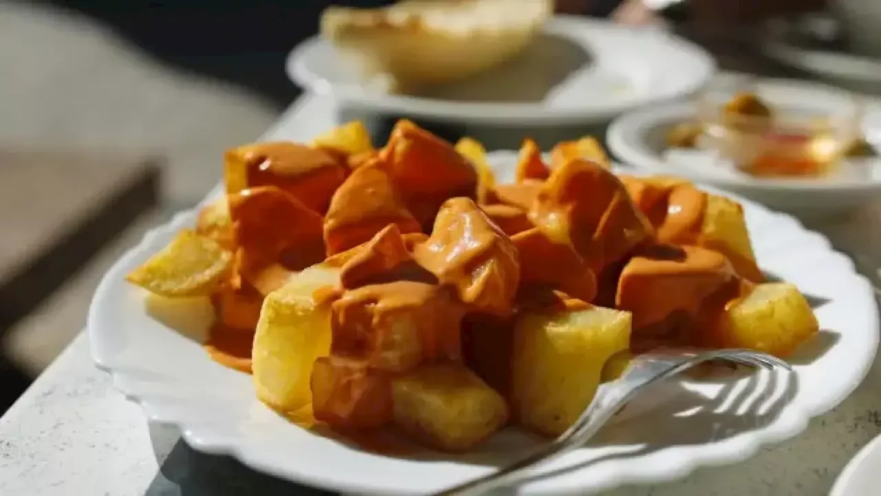 Restaurantes: El éxito Del Bar De Madrid Que Tiene Las Patatas Bravas ...