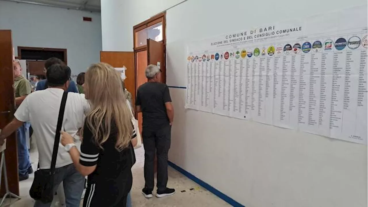 Al ballottaggio 8 Comuni in Puglia, fari su Bari e Lecce