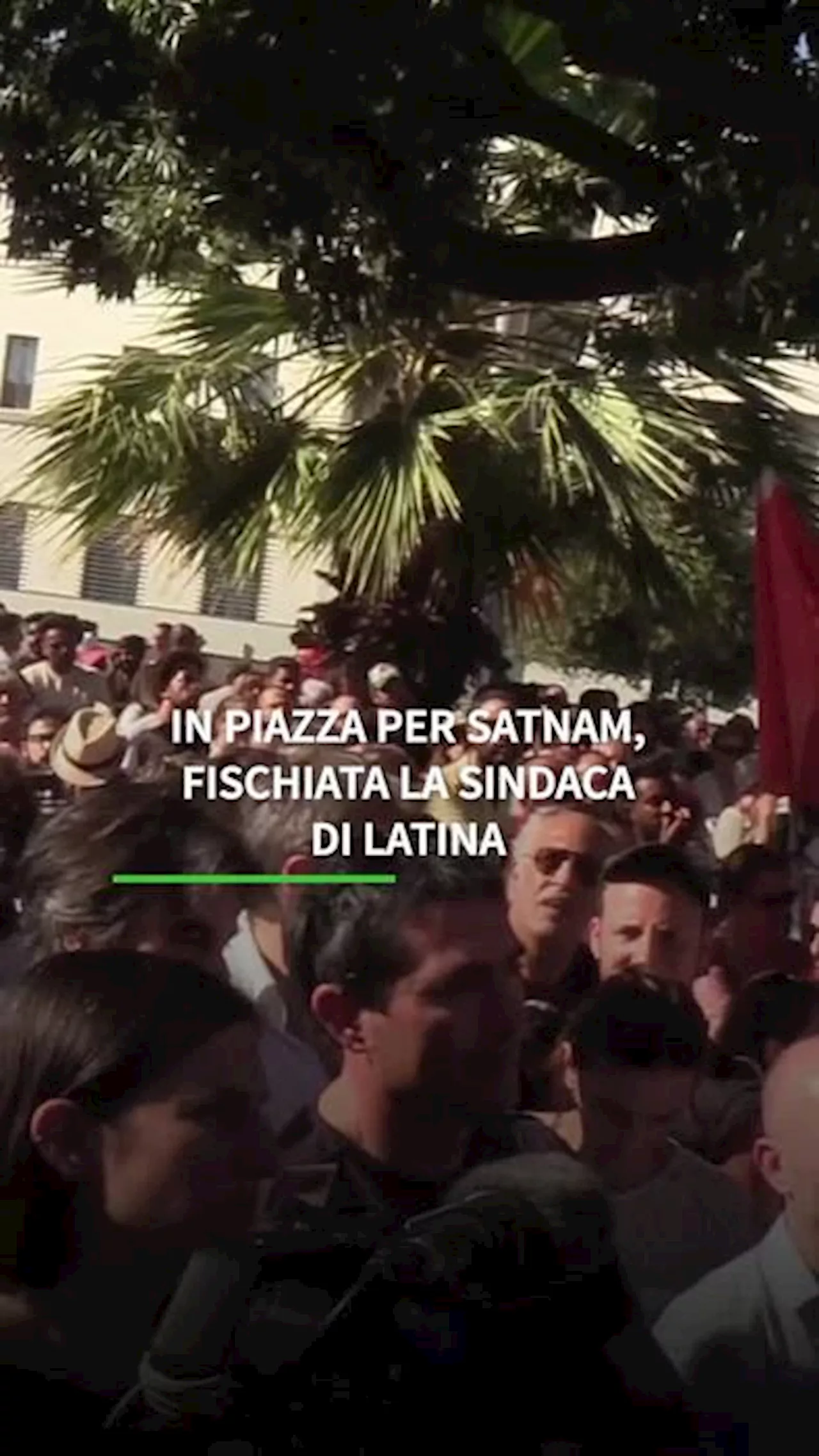 In piazza per Satnam, fischiata la sindaca di Latina