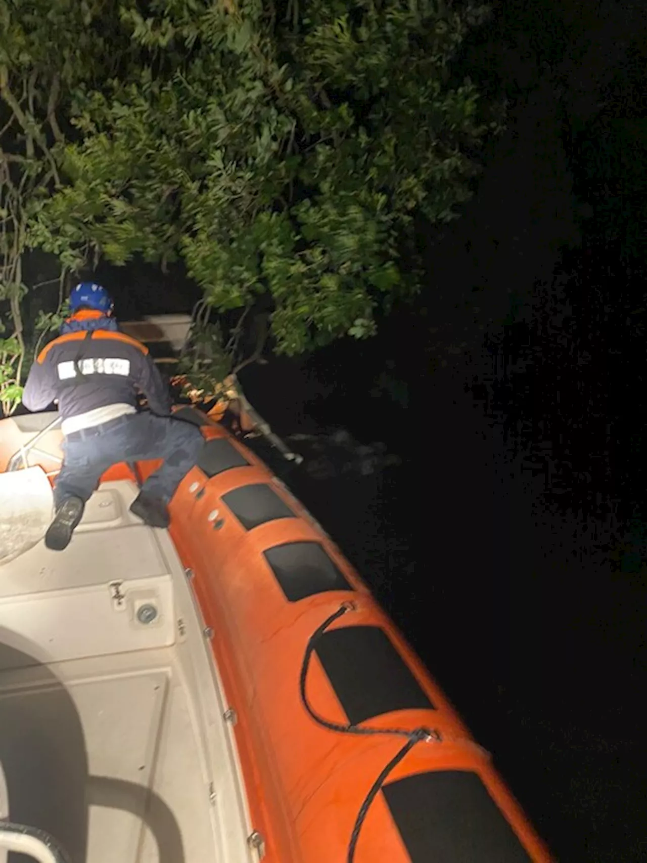 ++ Vento e onde sul lago di Como, salvate 45 persone ++