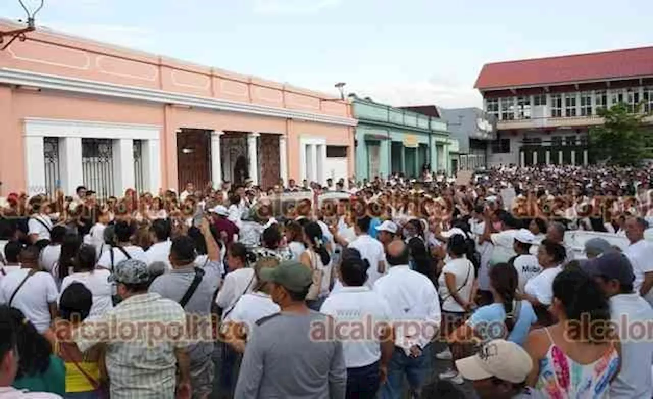 Marcha por la paz en San Andrés Tuxtla, a favor de la alcaldesa María Elena