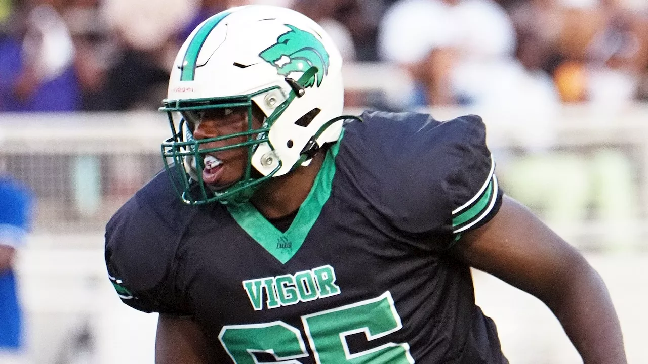 Alabama lands commitment from Vigor OT Micah DeBose