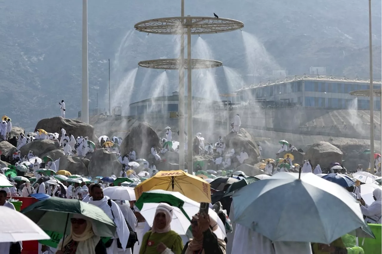 Arábia Saudita anuncia 1.301 mortes de peregrinos no hajj, em meio ao forte calor