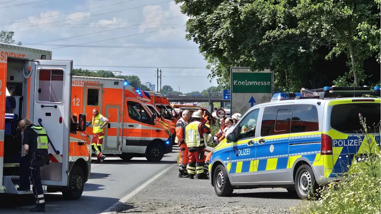 Verkehrsunfall mit mehreren Verletzten auf der Autobahn