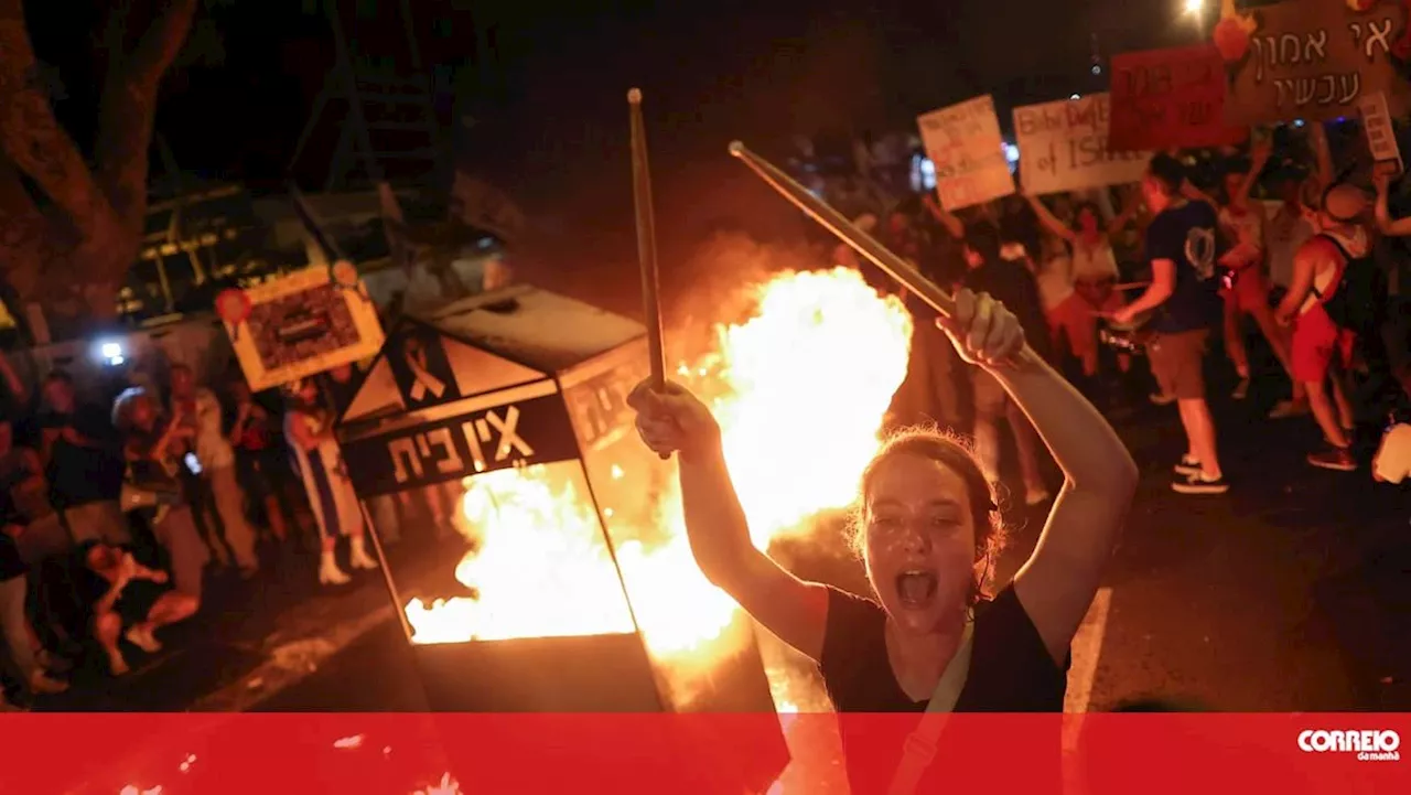 Milhares de israelitas saem à rua para protestar contra governo de Benjamin Netanyahu