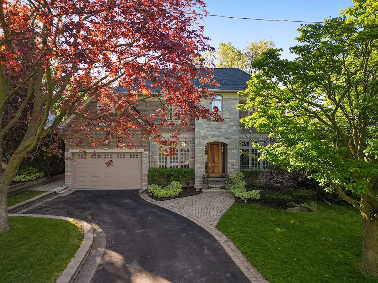 Two bidders vie for artist’s Etobicoke home