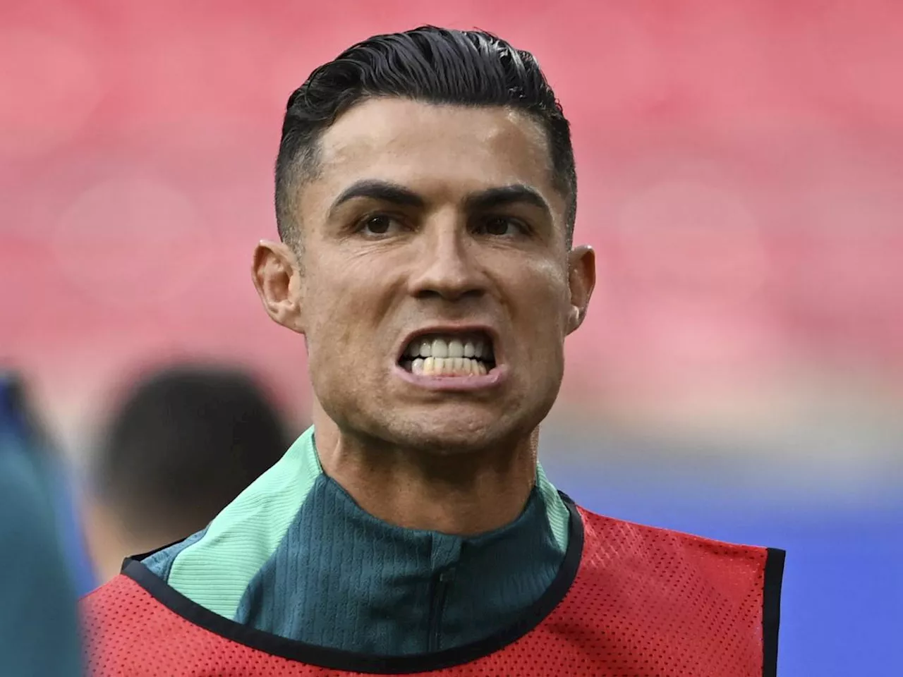 Ronaldo si scopre altruista. Leao si conferma tuffatore...