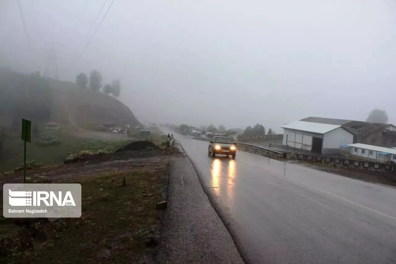 بارش باران و لغزندگی جاده چالوس