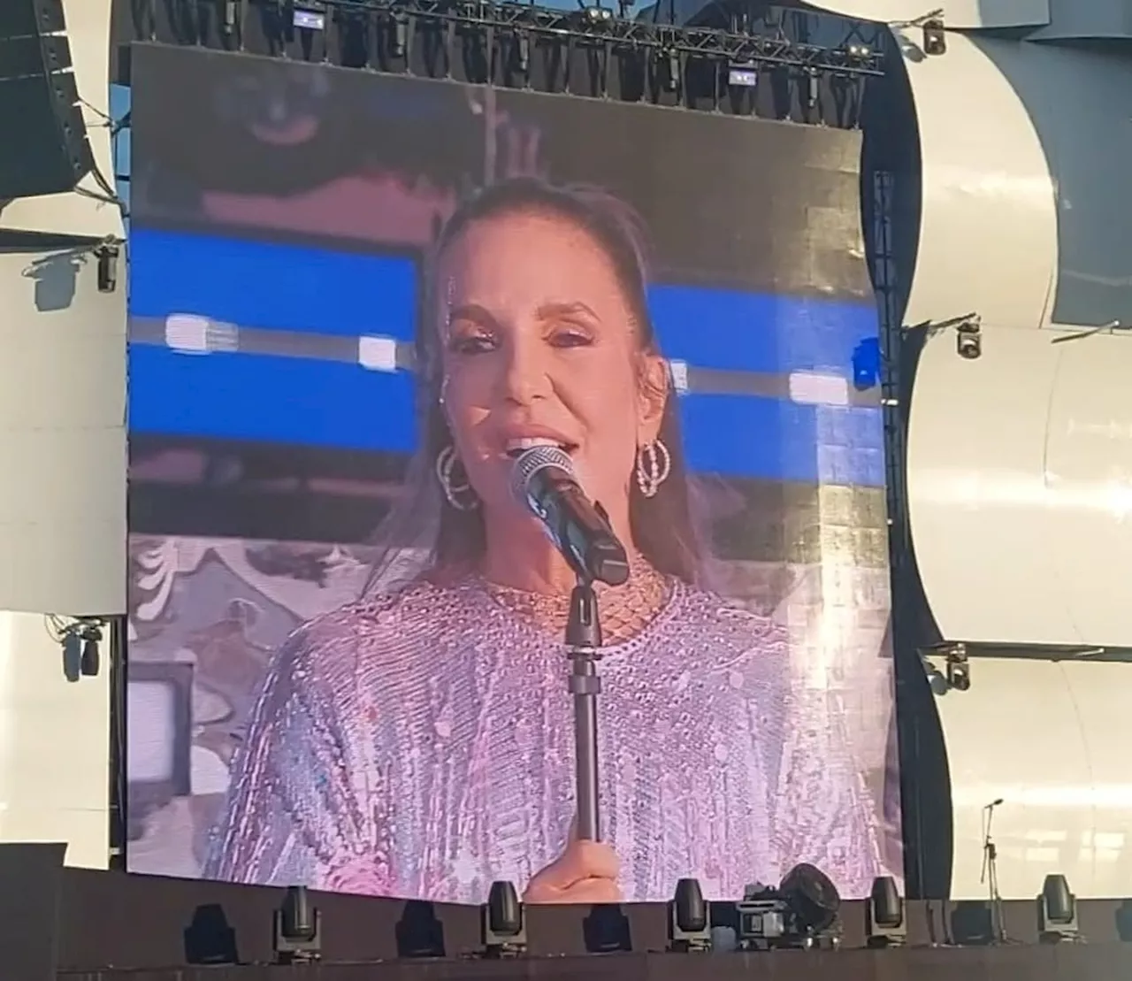 Ivete Sangalo agita plateia ainda tímida no Rock in Rio Lisboa e brinca sobre jogo da seleção: 'Eu dou sorte'