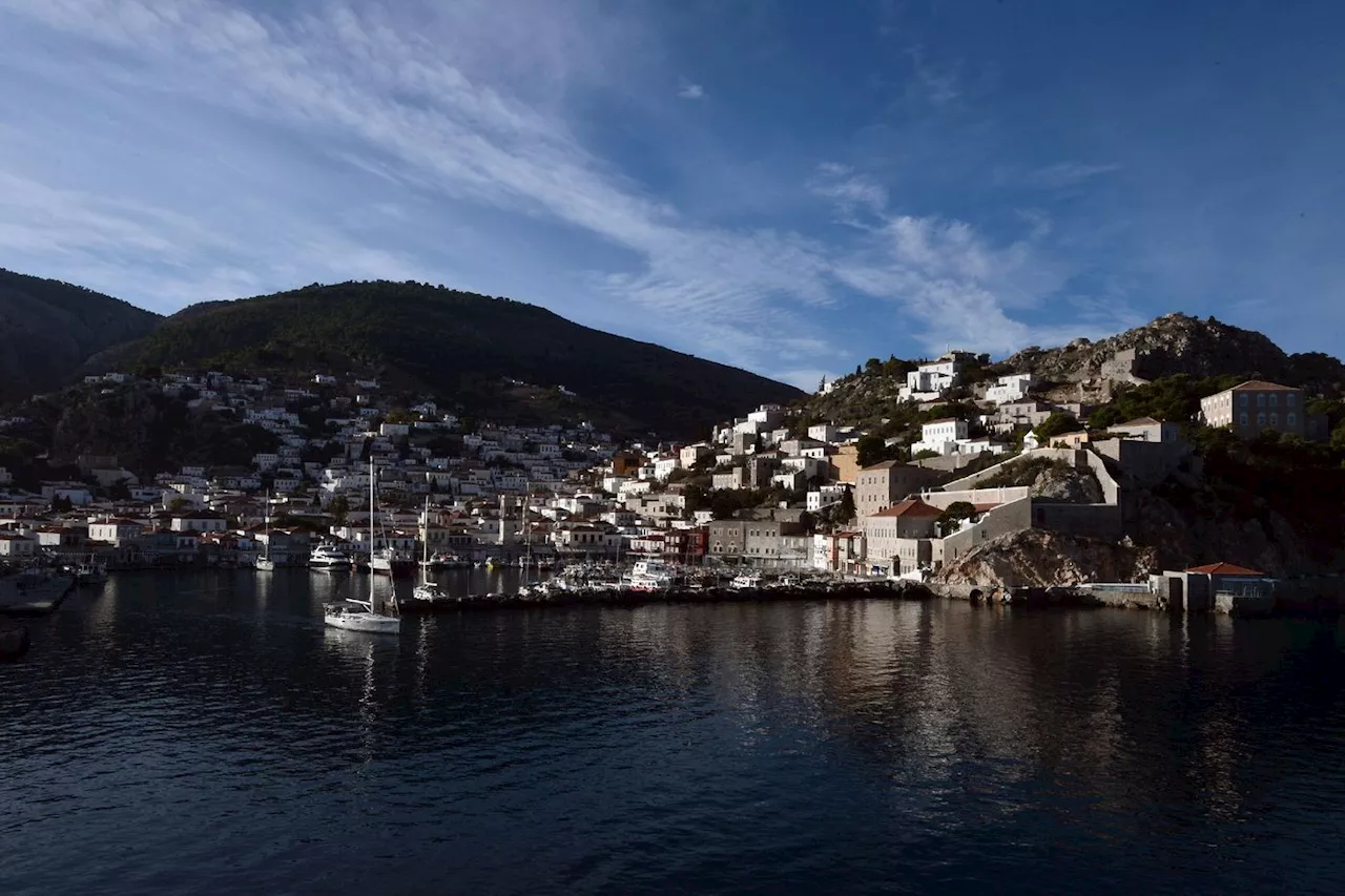 Grèce: colère après un incendie sur l'île d'Hydra déclenché par des feux d'artifice (pompiers)