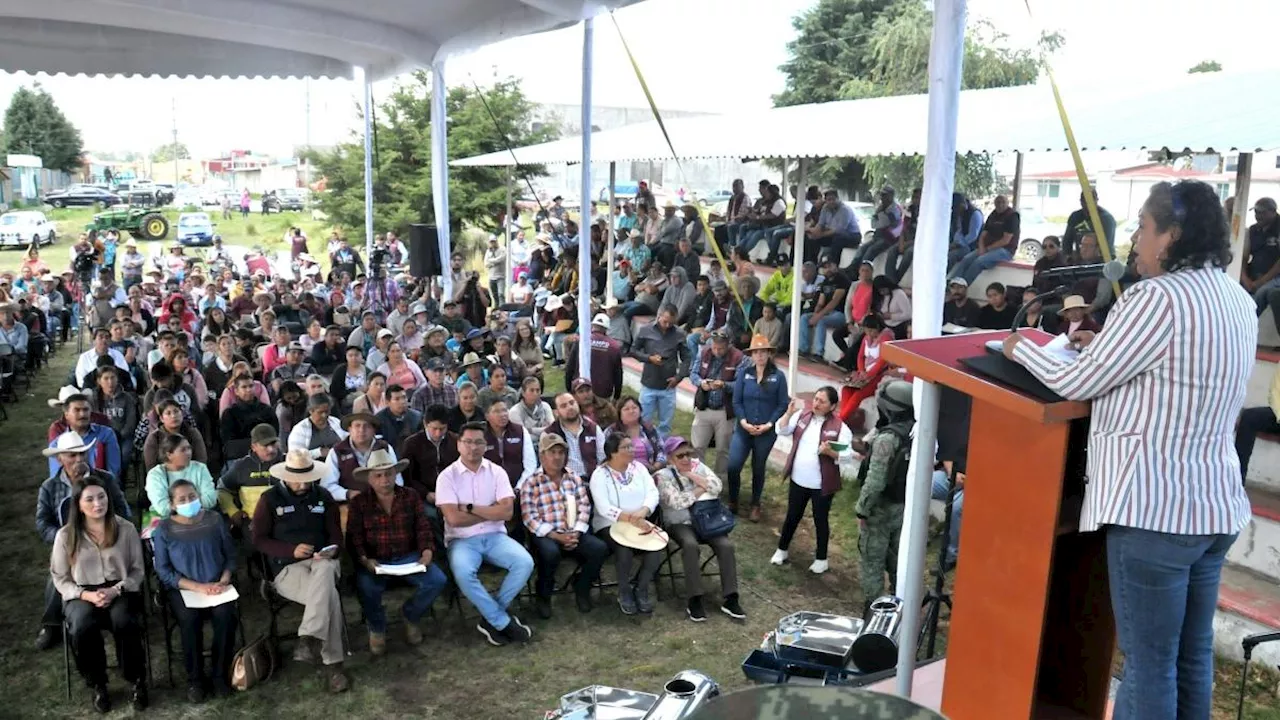 Gobierno de Delfina Gómez entrega recursos a mil 800 campesinos en Texcaltitlán