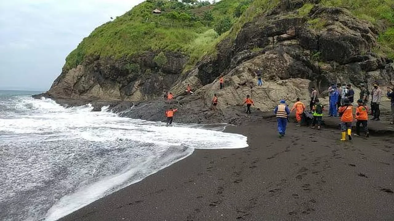 Pencarian Pelajar Hilang Terseret Ombak Pantai Payangan Jember Dihentikan Sementara