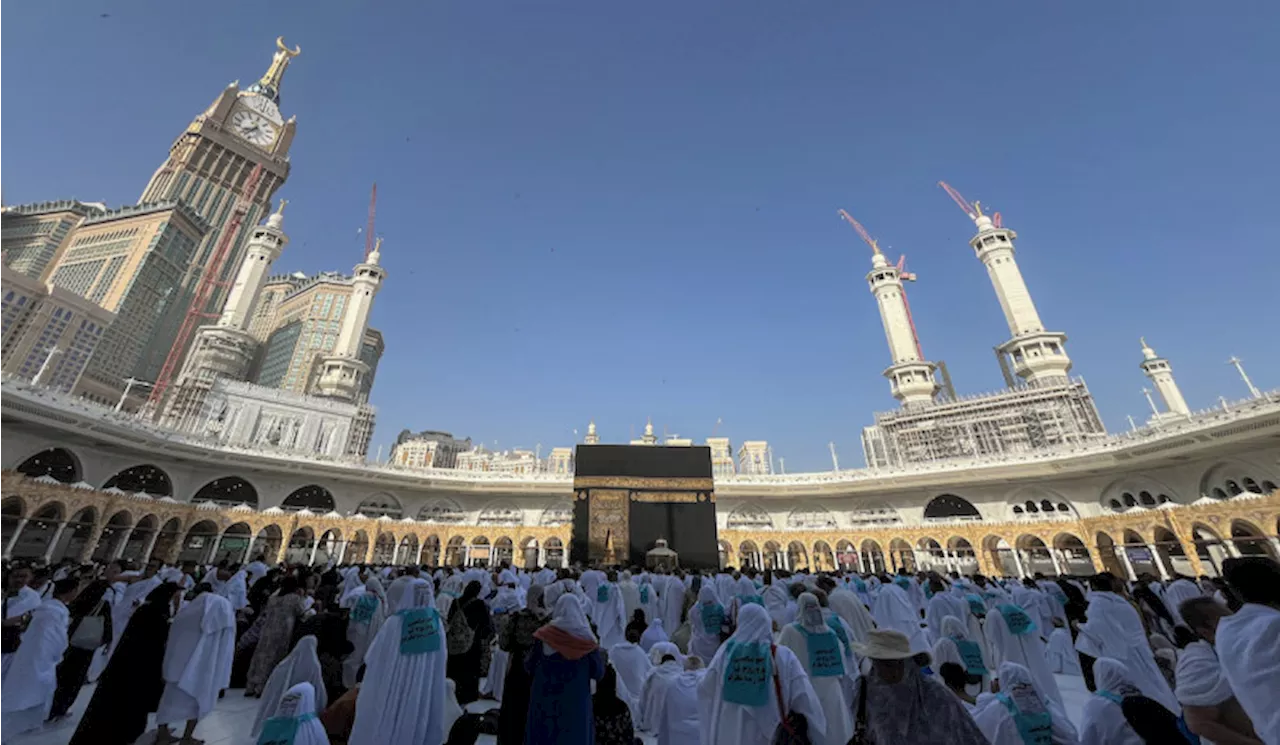 Jemaah Tawaf Wada Sehari Sebelum Pulang