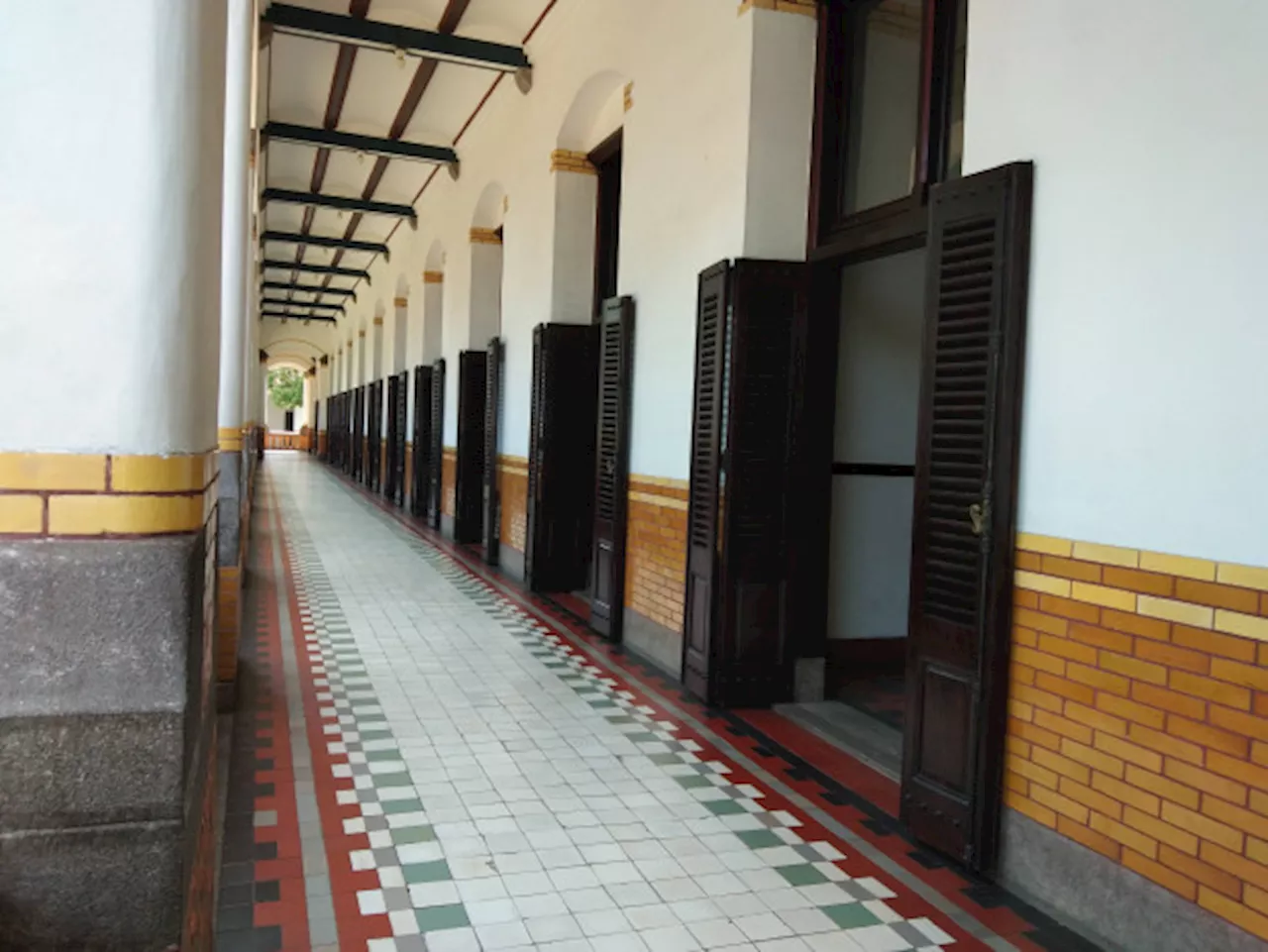 Mau Wisata Horor Kunjungi Lawang Sewu Malam Hari lewat Paket KAI Wisata