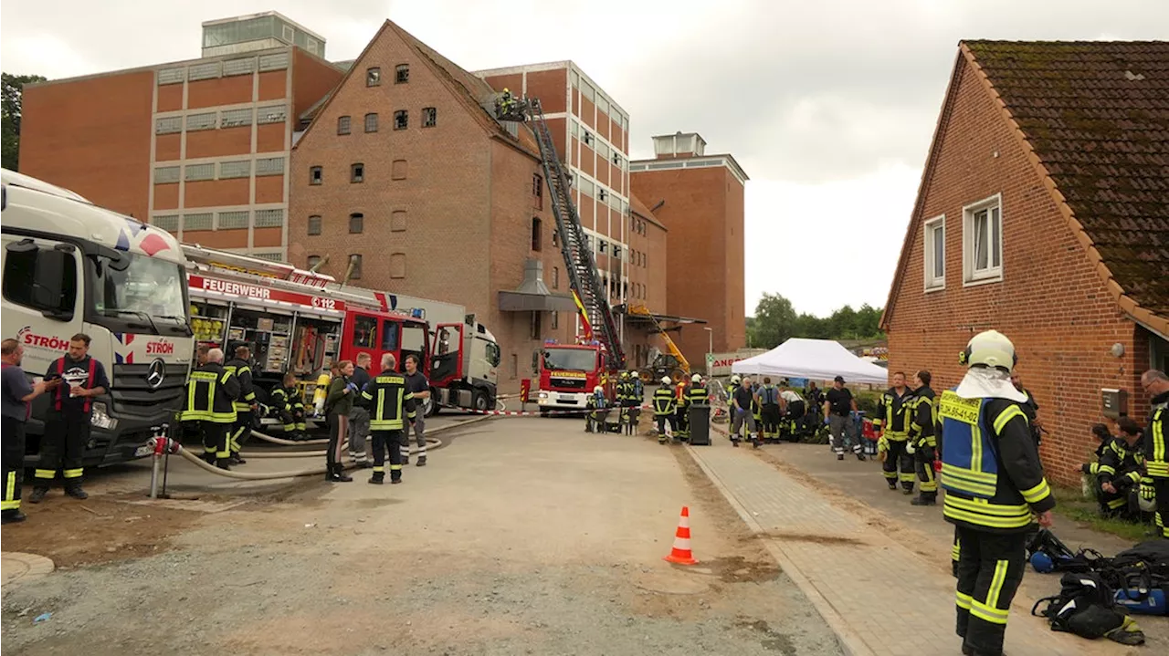 Hobbersdorf bei Ratekau: Brand in Tierfutter-Großhandel