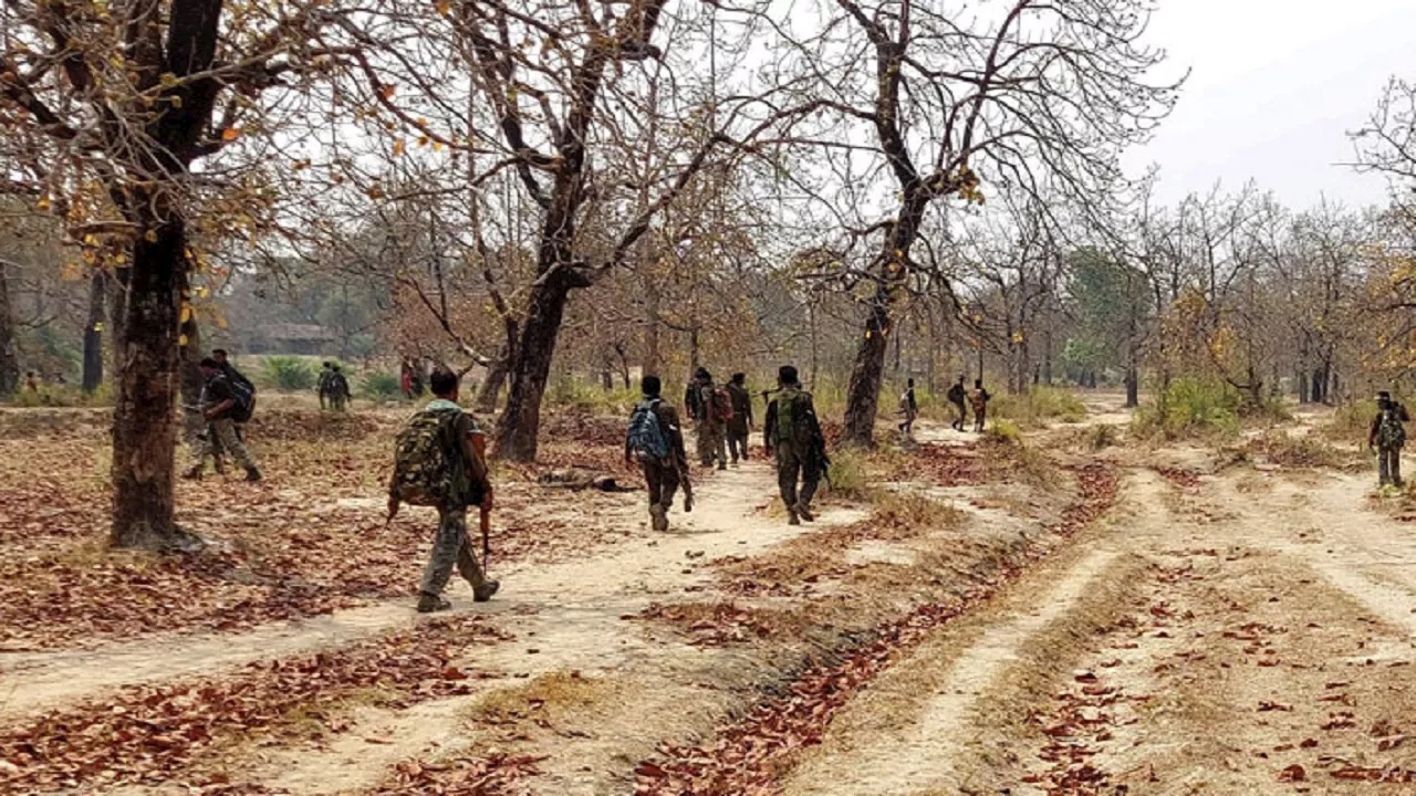 छत्तीसगढ़ के सुकमा में नक्सलियों ने किया आईईडी ब्लास्ट, सीआरपीएफ के दो जवान शहीद