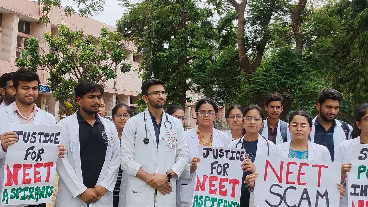 NEET Paper Leak: एक्शन में CBI, शिक्षा मंत्रालय की शिकायत पर पहली FIR दर्ज