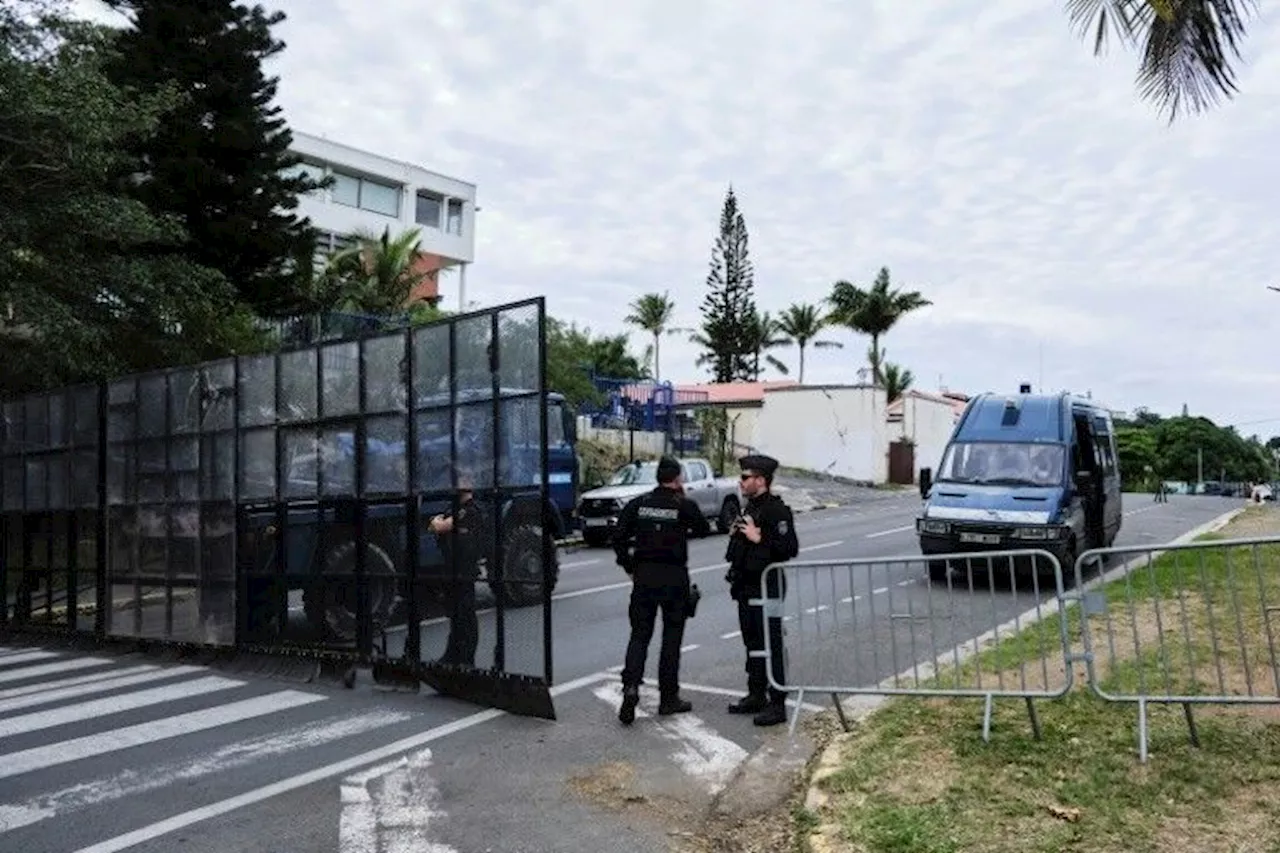 Nouvelle-Calédonie: sept militants indépendantistes transférés en métropole pour y être incarcérés