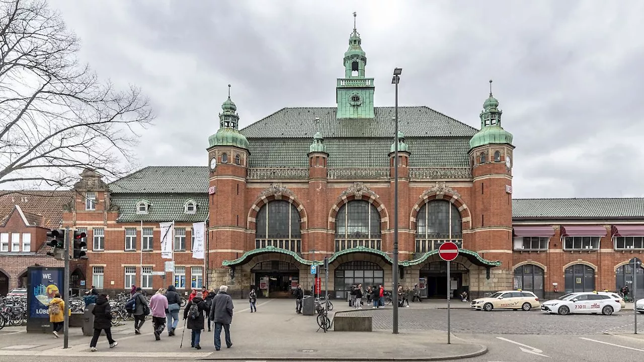 Hamburg & Schleswig-Holstein: Mann droht am Lübecker Hauptbahnhof mit Messer