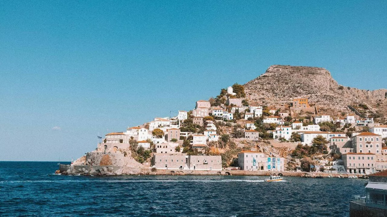 En Grèce, treize personnes interpellées après un départ de feu sur l'île d'Hydra