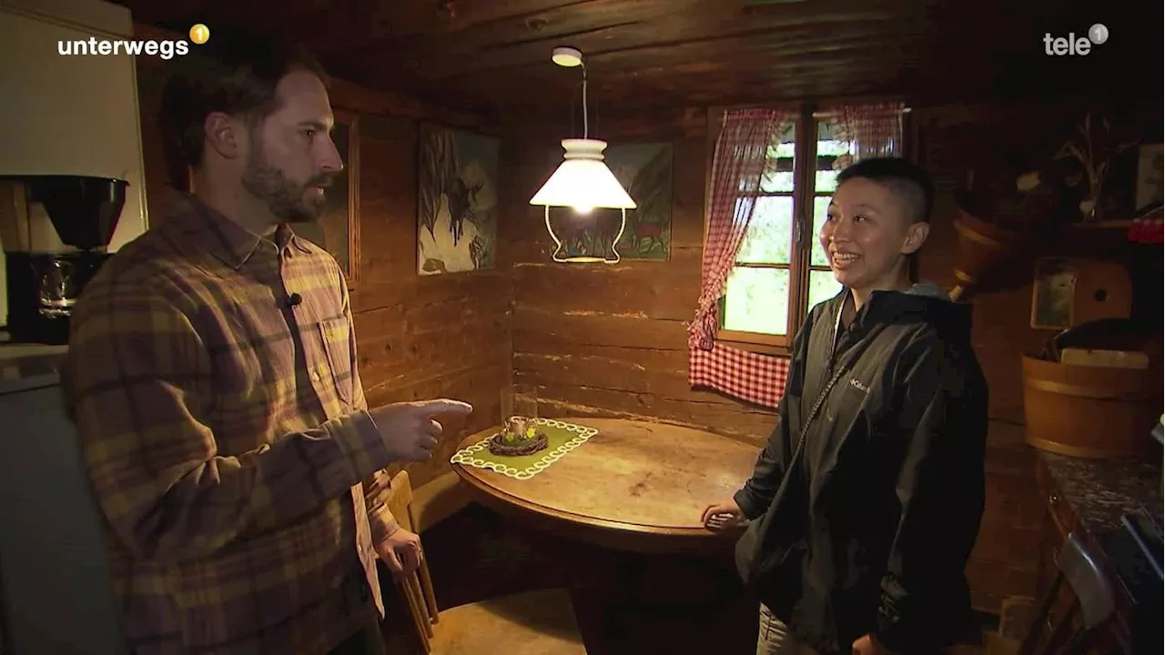 Damian Betschart besucht Touristen aus Taiwan auf dem Bergbauernhof in Sarnen