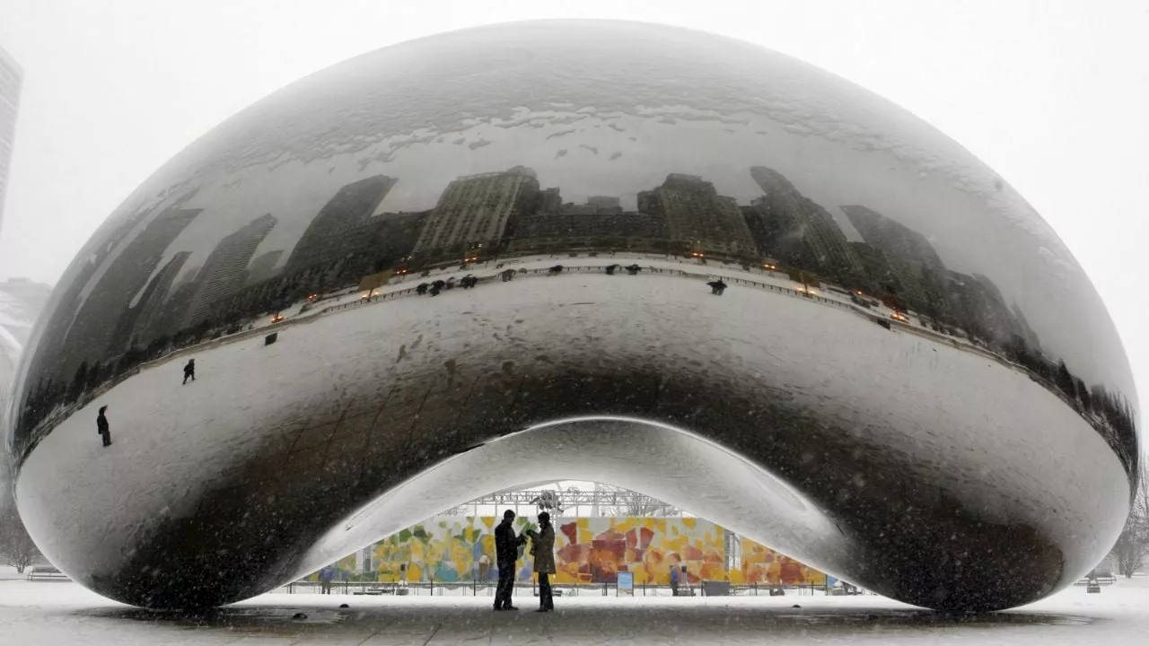 La icónica escultura 'The Bean' de Chicago reabre al público tras casi un año de obras