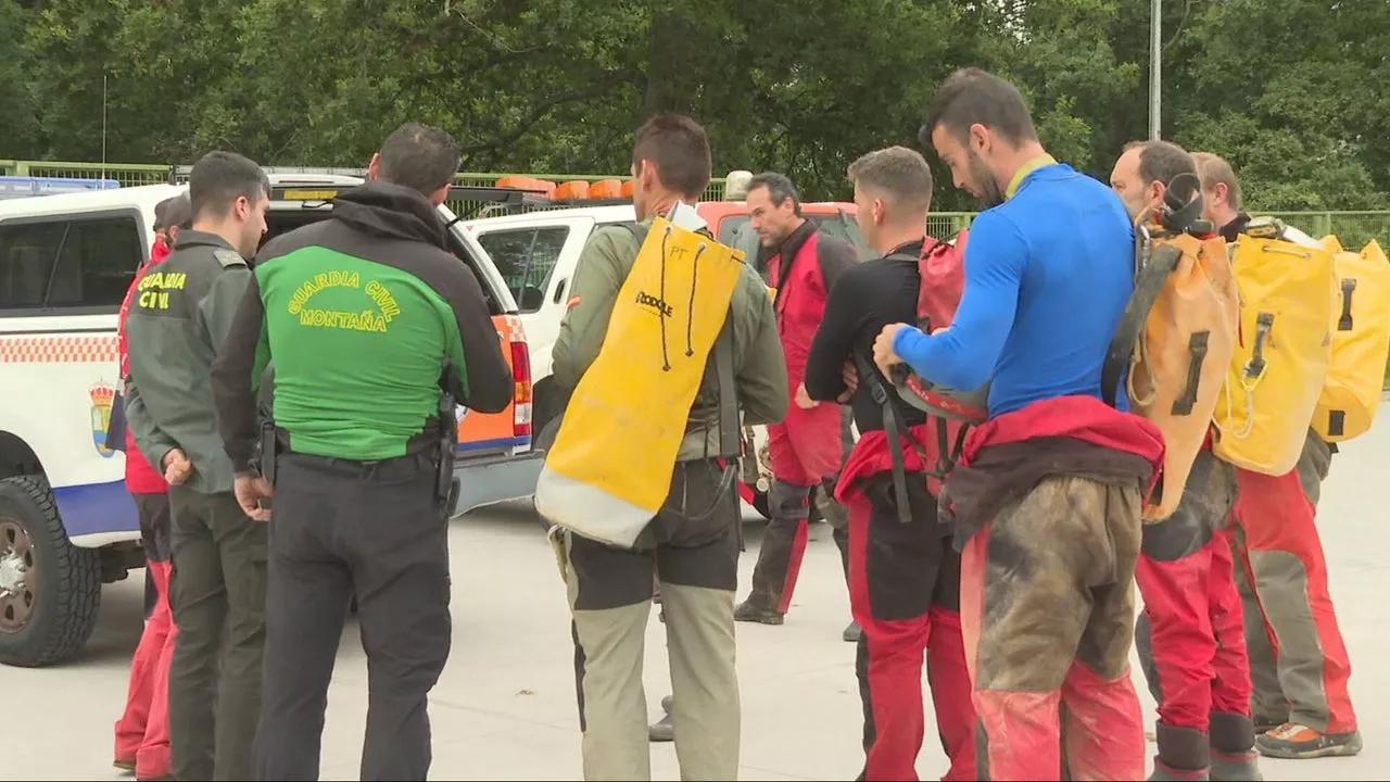 Cantabria pide colaboración a la UME tras no localizar a los dos espeleólogos en la cueva Garmaciega-Sima del