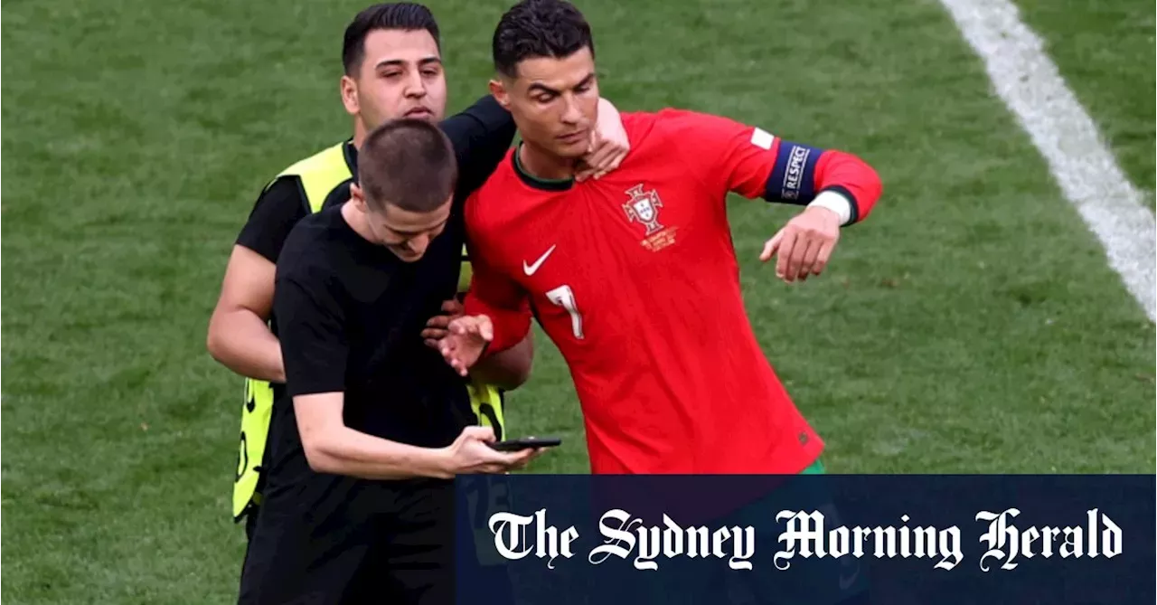 Fans seeking selfies with Ronaldo stop game six times as ‘slapstick ...