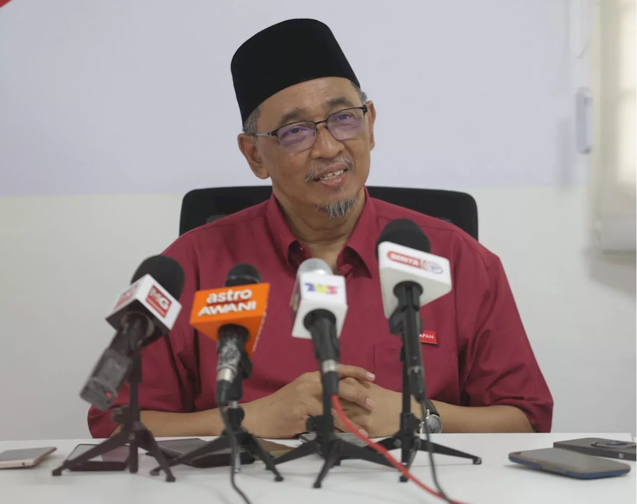 Sg Bakap polls: A leader must be knowledgeable, says Pakatan's Joohari