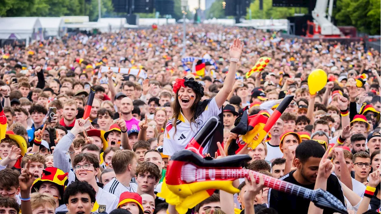 Erste Zugänge geschlossen: Berliner Fanmeile erwartet Rekordbesuch beim Spiel Deutschland gegen Schweiz