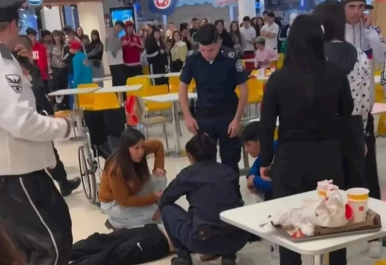 Video: una batalla campal entre 250 adolescentes dejó cuatro apuñalados en un shopping de Tortuguitas