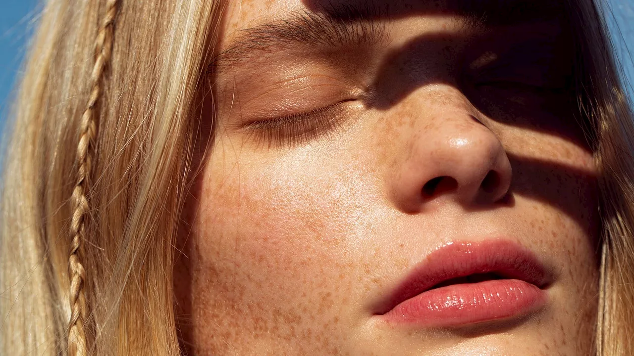 Sunscreen Contouring: Was eine Ärztin über den gefährlichsten Beauty-Trend im Sommer 2024 sagt