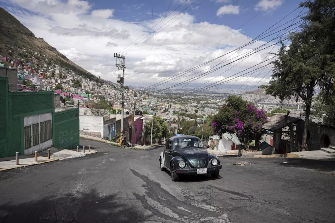 A Mexico City neighborhood keeps the iconic Volkswagen Beetle alive