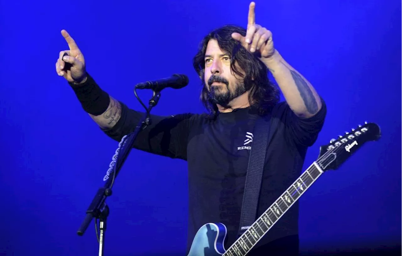 « Nous, on joue en live », Dave Grohl des Foo Fighters tacle Taylor Swift sur le playback