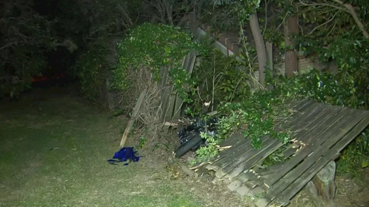 Eighteen-year-old man suffers life-threatening injuries from crashing motorbike into fence on Gold Coast